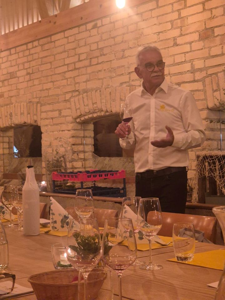 Markus erzählt etwas über den Wein Markus erzählt etwas über den Wein